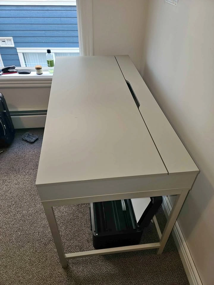 IKEA MICKE Desk