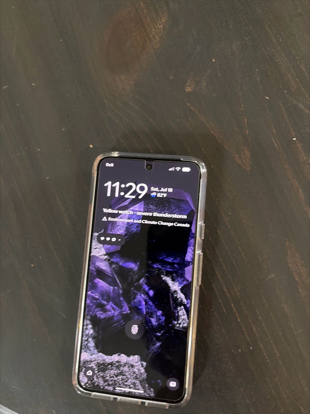 Google Pixel 8, Like New With Box and Case