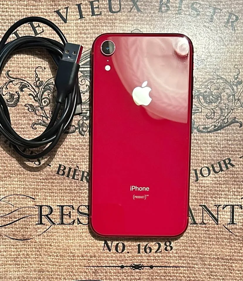 (100%) iPhone XR 64GB-Excellent Con+ Accessories