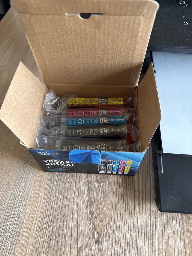 Canon Printer and scanner TR7520 with new cartridges and papers - photo 3