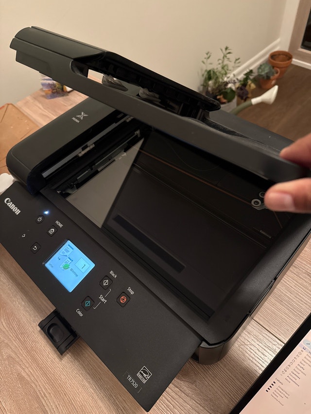 Canon Printer and scanner TR7520 with new cartridges and papers - photo 4