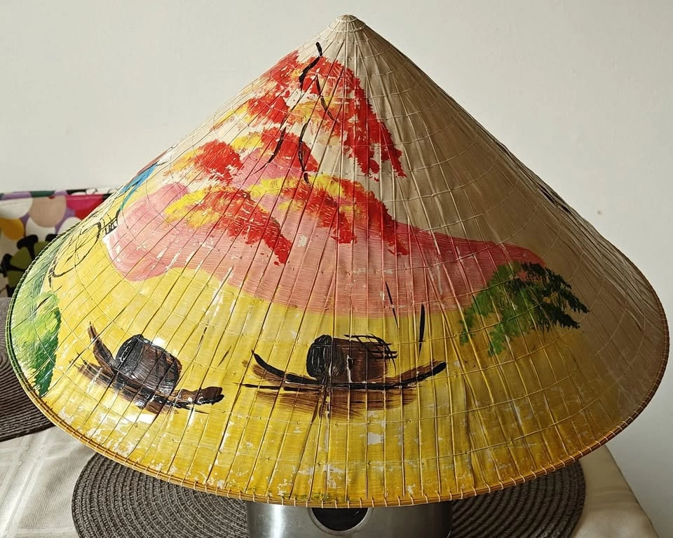 Genuine Painted Vietnamese Straw Conical Hat - photo 2