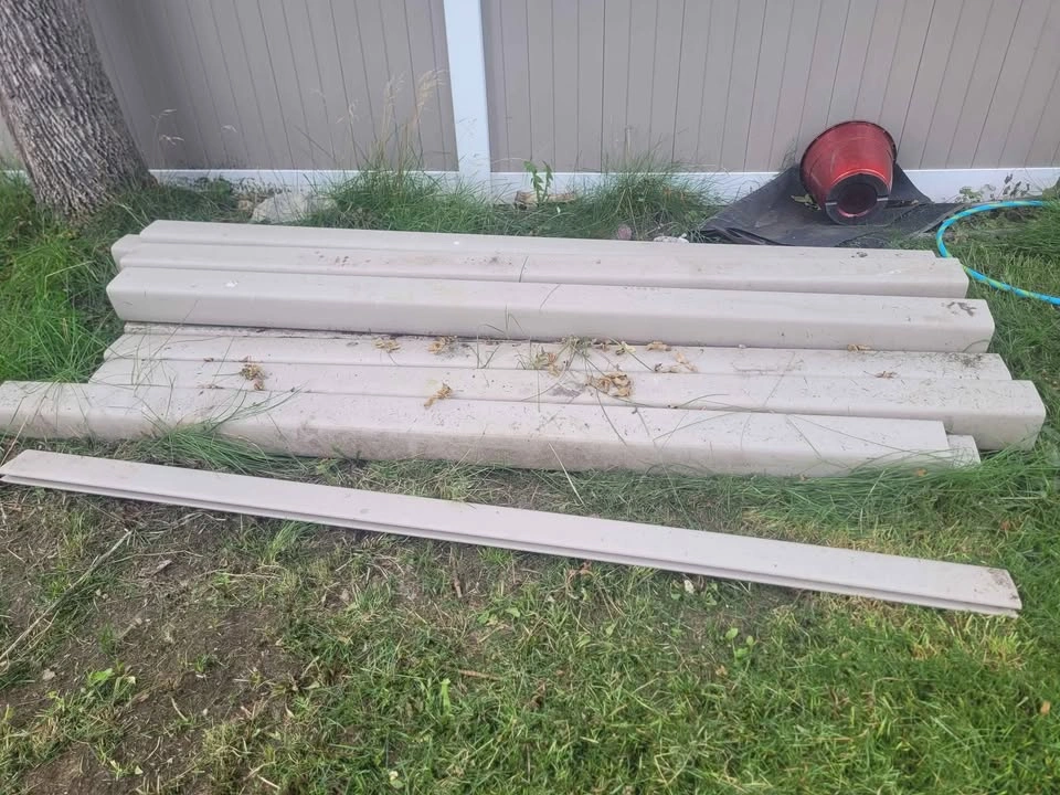 Vinyl fence post and crossbeams - photo 2