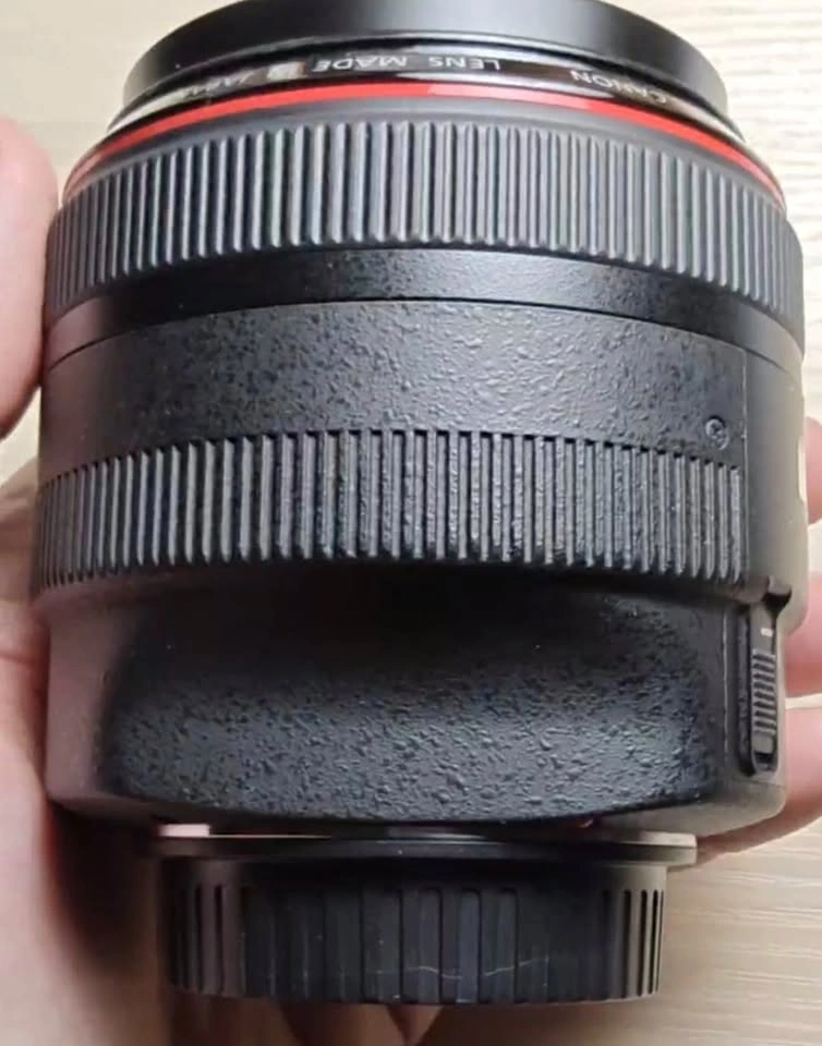 Canon 85mm 1.2 Lens EF II USM - photo 2