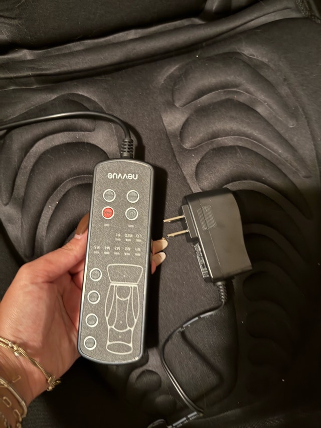 Nevvue Vibration Back Massager with Heat - photo 3