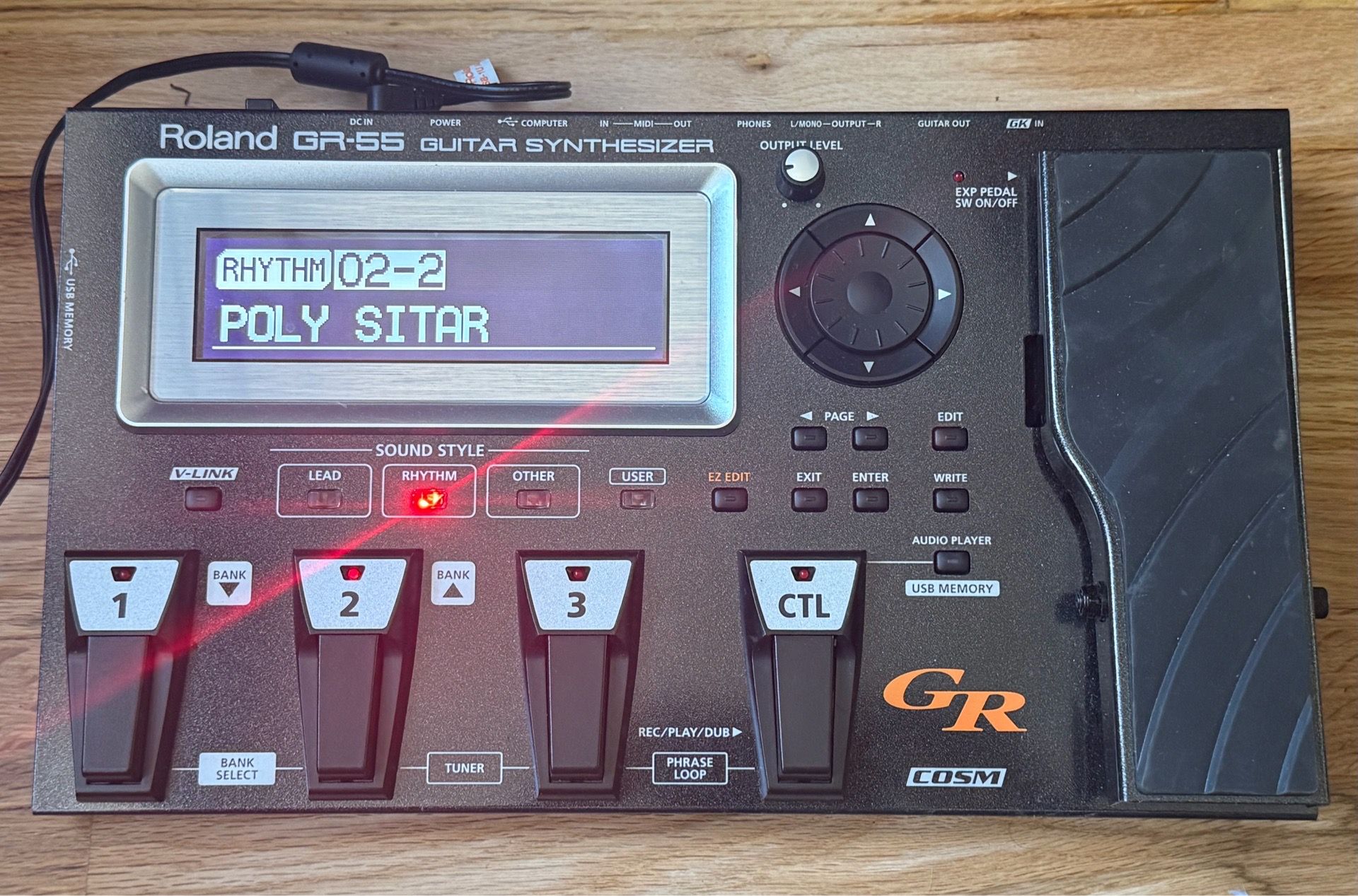 Roland GR-55 Guitar Synthesizer with GK-3 Pickup