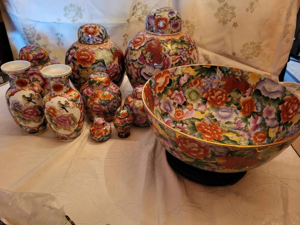 Vintage Chinese Mille Fleur Porcelain Collection - photo 2