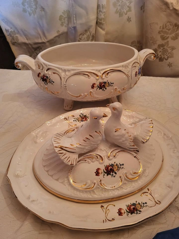 Vintage Italian Porcelain/Ceramic Soup Tureen with Matching Plat - photo 3