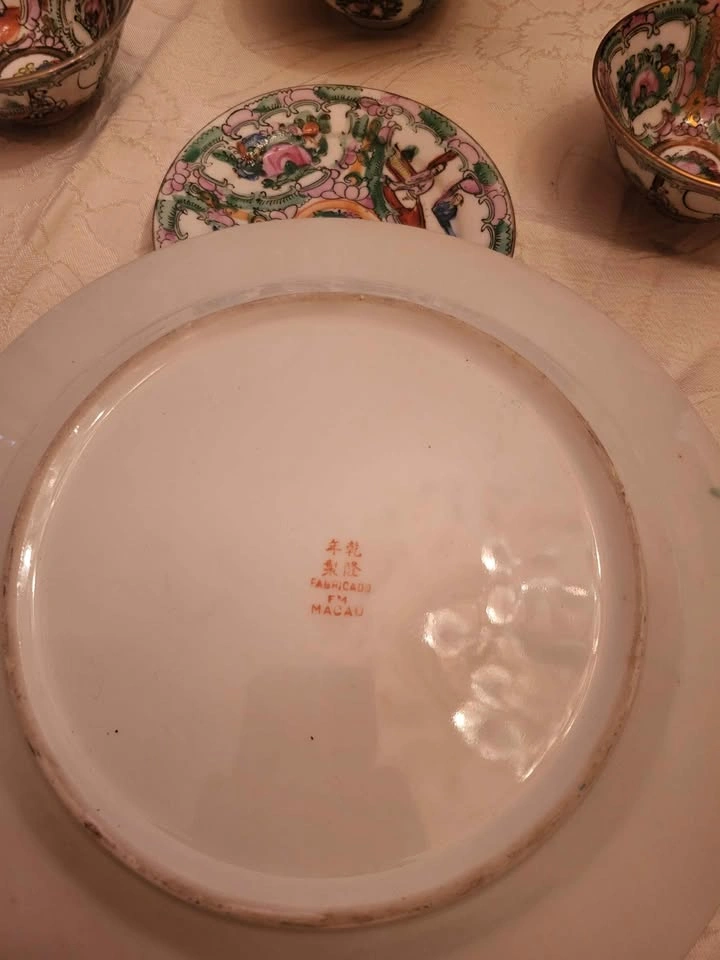 Vintage Rose Medallion Porcelain Set - 9 Pieces (Made in Macau) - photo 2