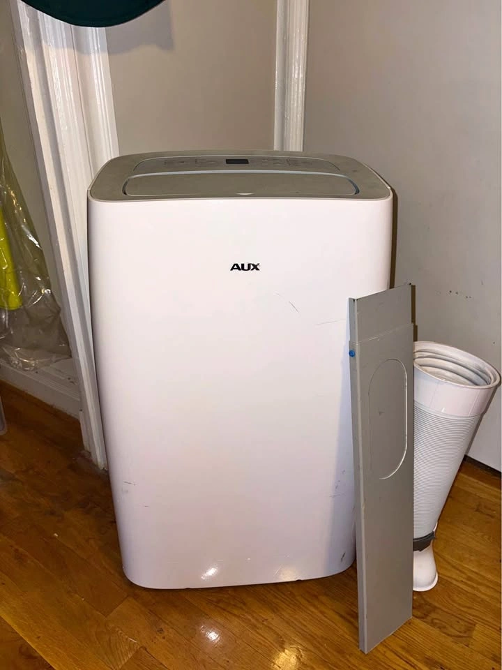 AUX PORTABLE AIR CONDITIONER WITH WINDOW KIT