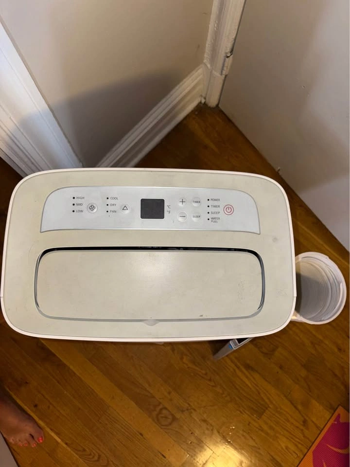 AUX PORTABLE AIR CONDITIONER WITH WINDOW KIT - photo 2