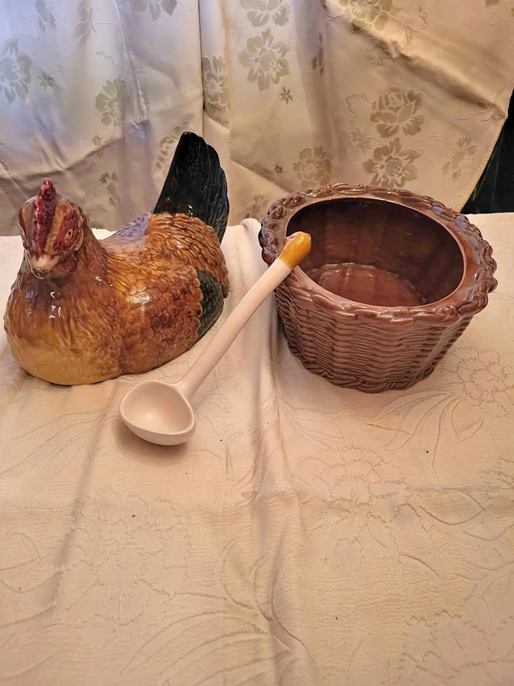 Authentic Vintage Bordallo Pinheiro Majolica Hen Soup Tureen