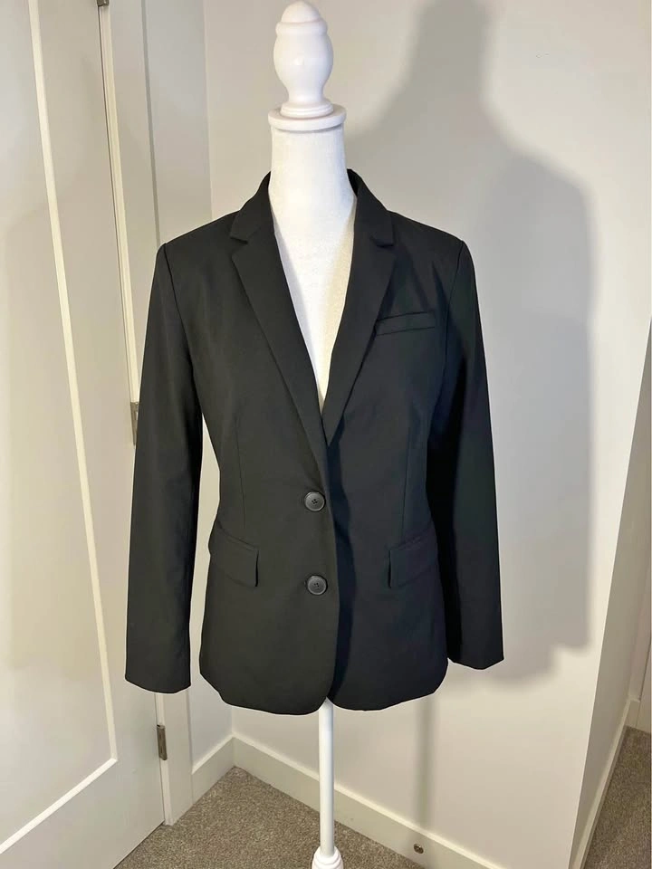 BANANA REPUBLIC Black Women's Blazer - Size 4P