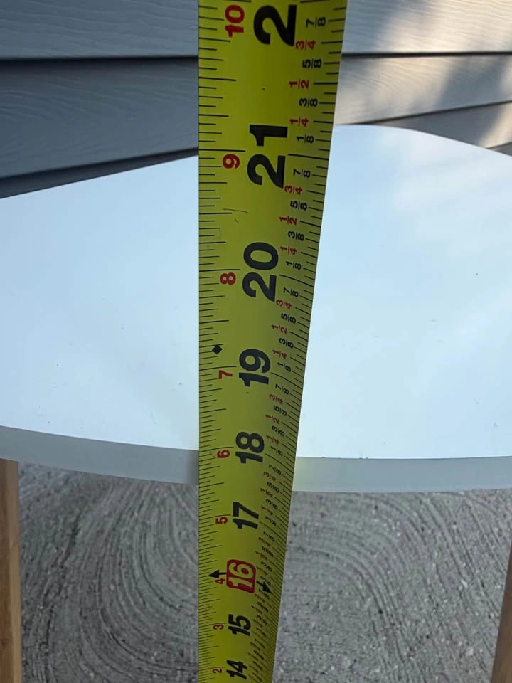 Mid-Century Modern White Triangular Side Table - photo 4