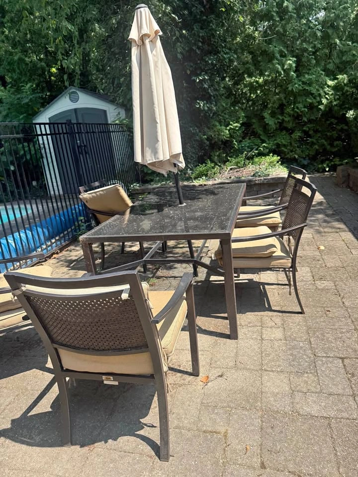 Outdoor Patio Dining Set with 6 Chairs and Umbrella
