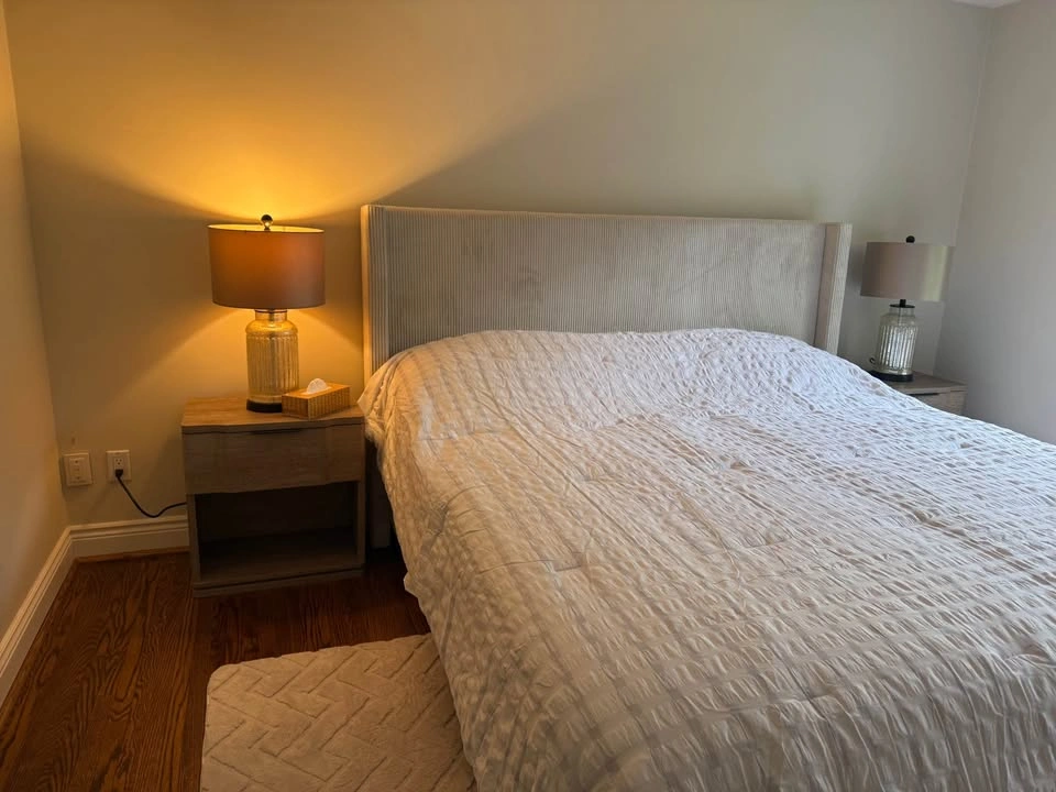 King Upholstered Tufted Bed Frame - photo 4