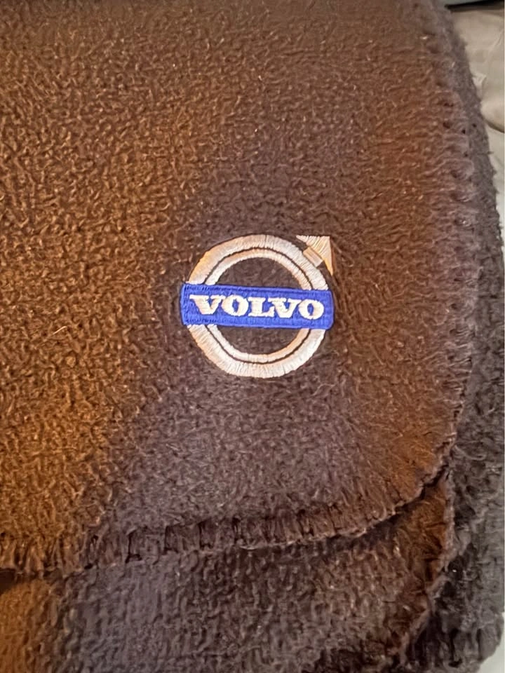 Vintage Official Volvo Promotional Fleece Blankets (Set of 2) - photo 2