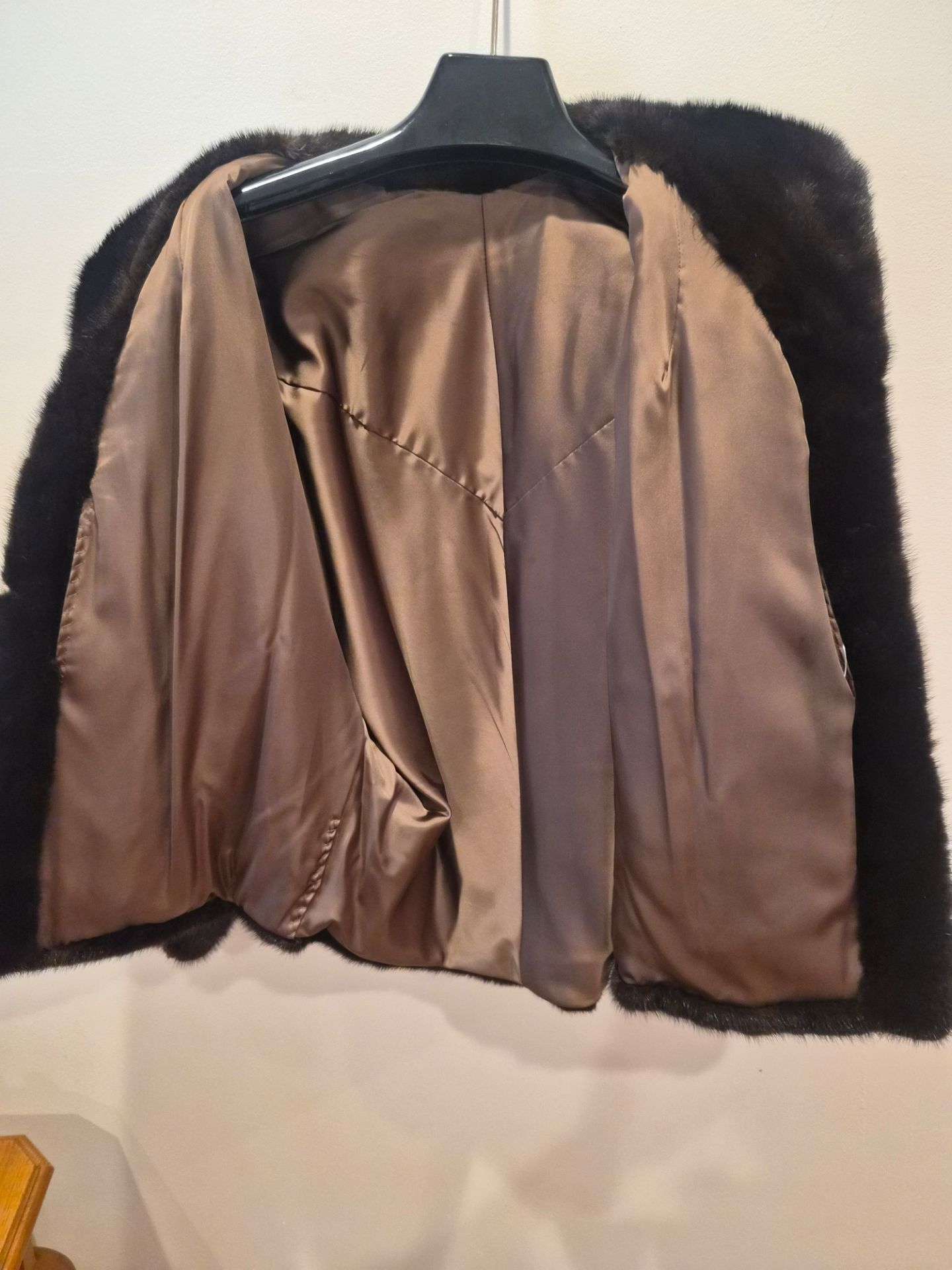 BEAUTIFUL LIKE NEW GENUINE MINK JACKET - photo 3