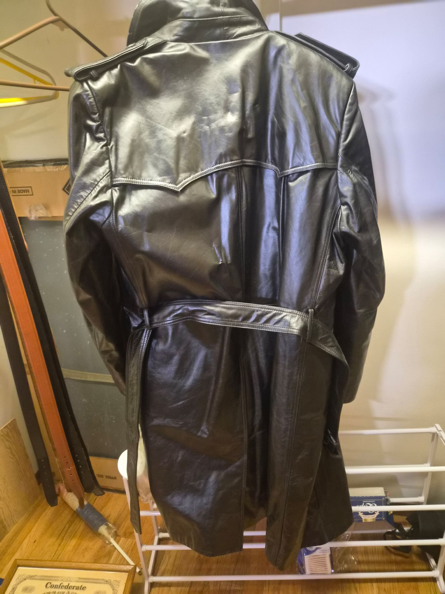 MENS FULL LENGTH LEATHER COAT SIZE 44 - photo 3