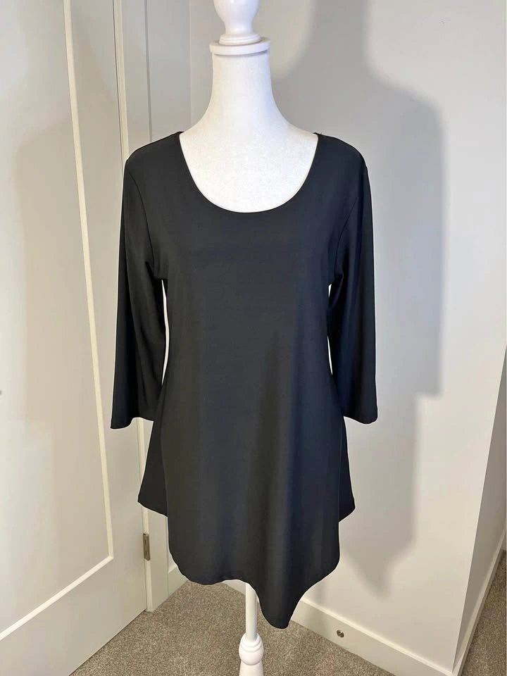 CREATION Asymmetrical Long Black Top