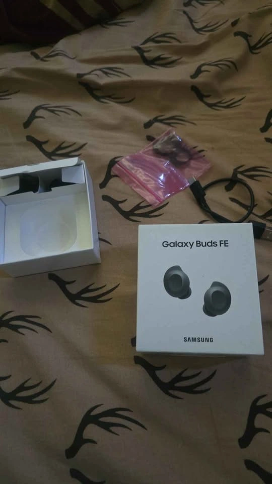 Brand new Samsung galaxy buds FE - photo 3