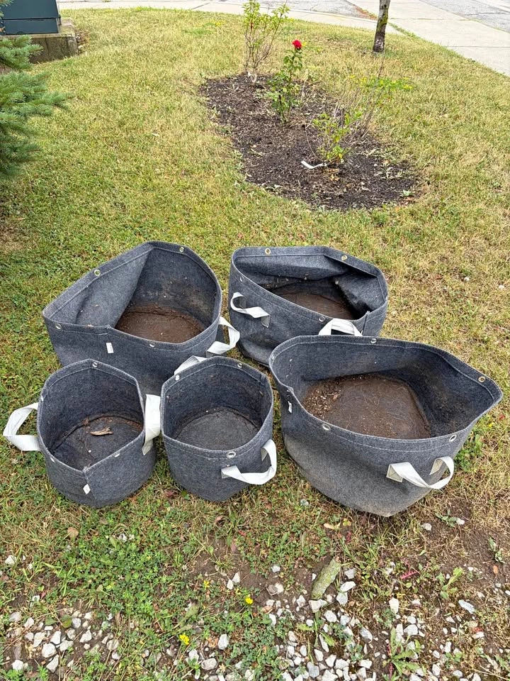 Gardening bags - Three 15 Gallon and two 5 Gallon