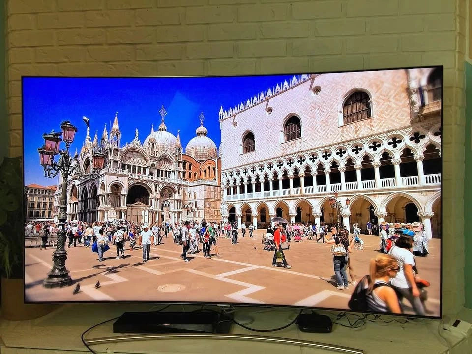 65” Curved 4K TV - Samsung Q8C QLED TV