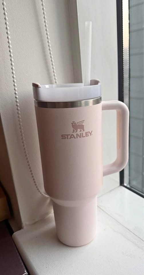 Stanley 40 oz Quencher Tumbler Pink