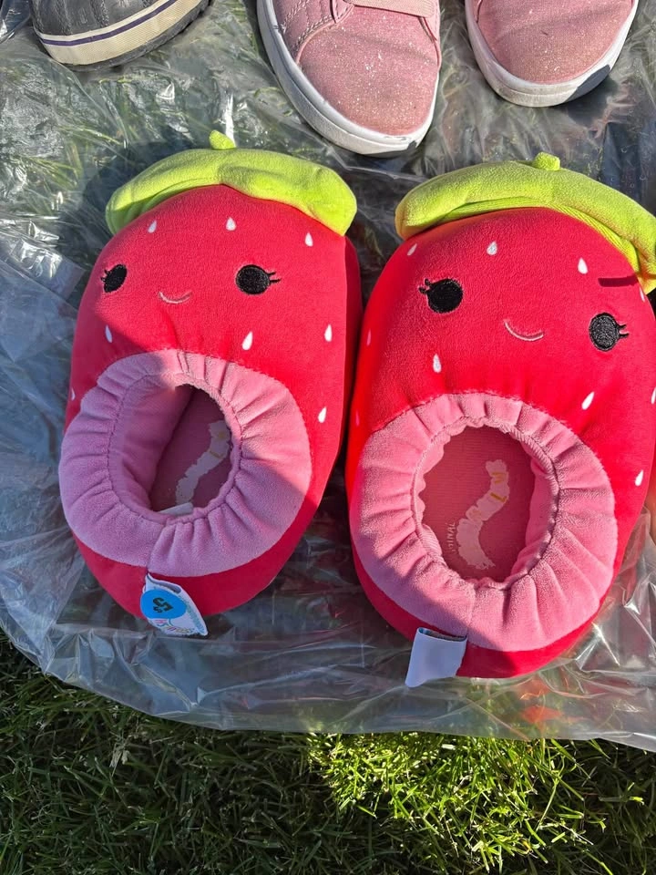 Adorable Kids Squishmallow Slippers! Size 2-3 kids