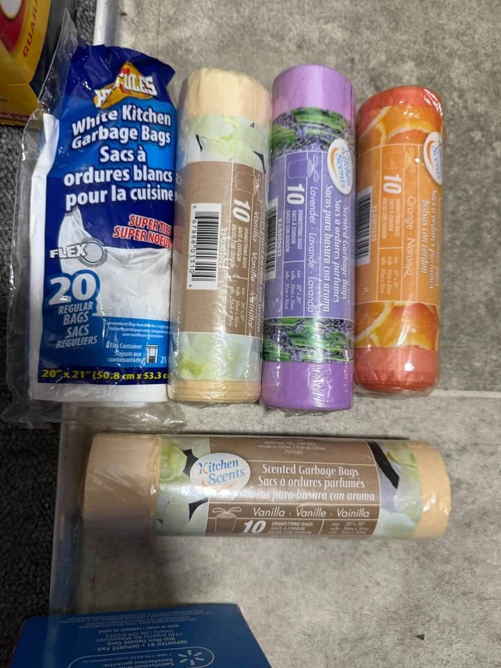 Lots of Garbage bags with insulated food bag - photo 2