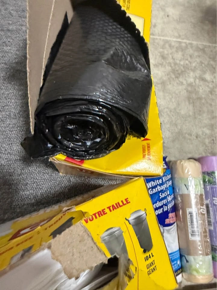 Lots of Garbage bags with insulated food bag - photo 5