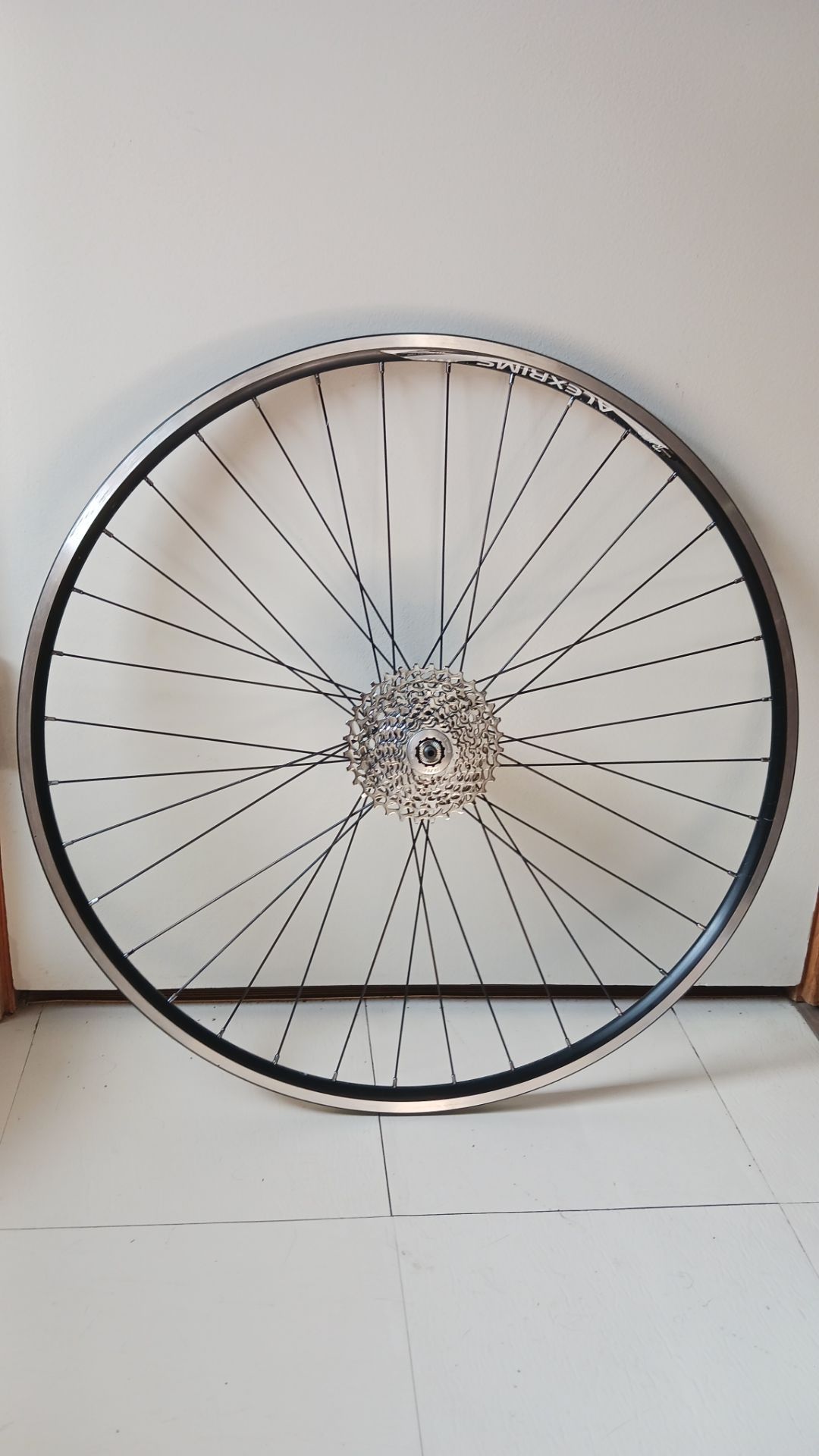 Rear bicycle wheel with 10 speed cassette