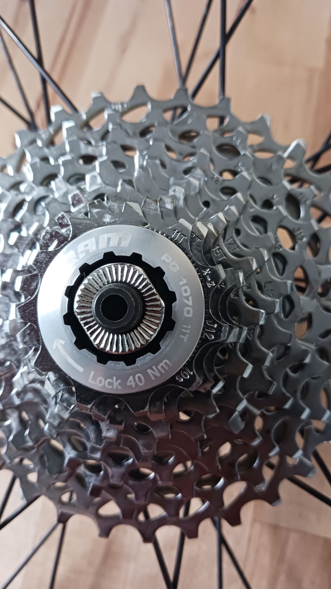 Rear bicycle wheel with 10 speed cassette - photo 4