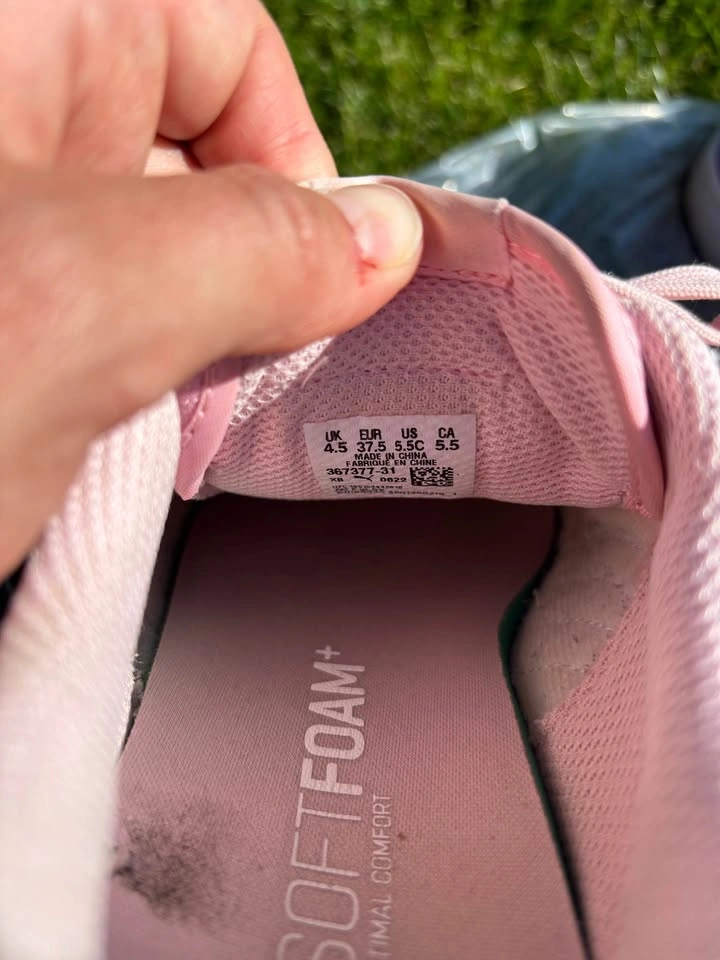 Girls Pink Sparkly Puma’s Size 5.5 - photo 2