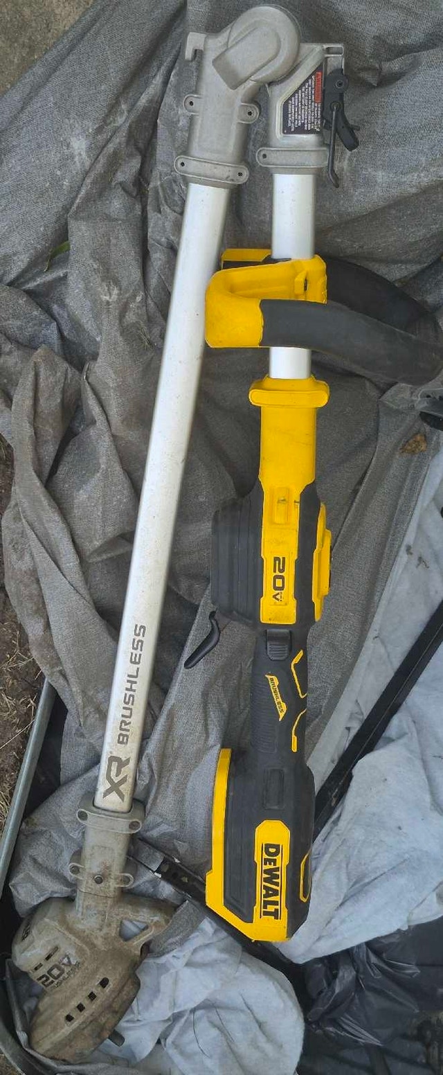 DEWALT 20V MAX 14" Folding String Trimmer