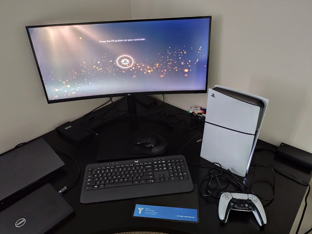 (Delivery) LNIB PlayStation 5 Slim 1TB w/games