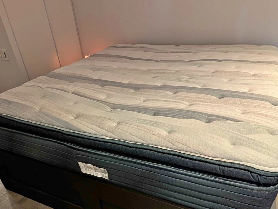 Beautyrest Harmony Lux Mattress - King (Mint Condition)