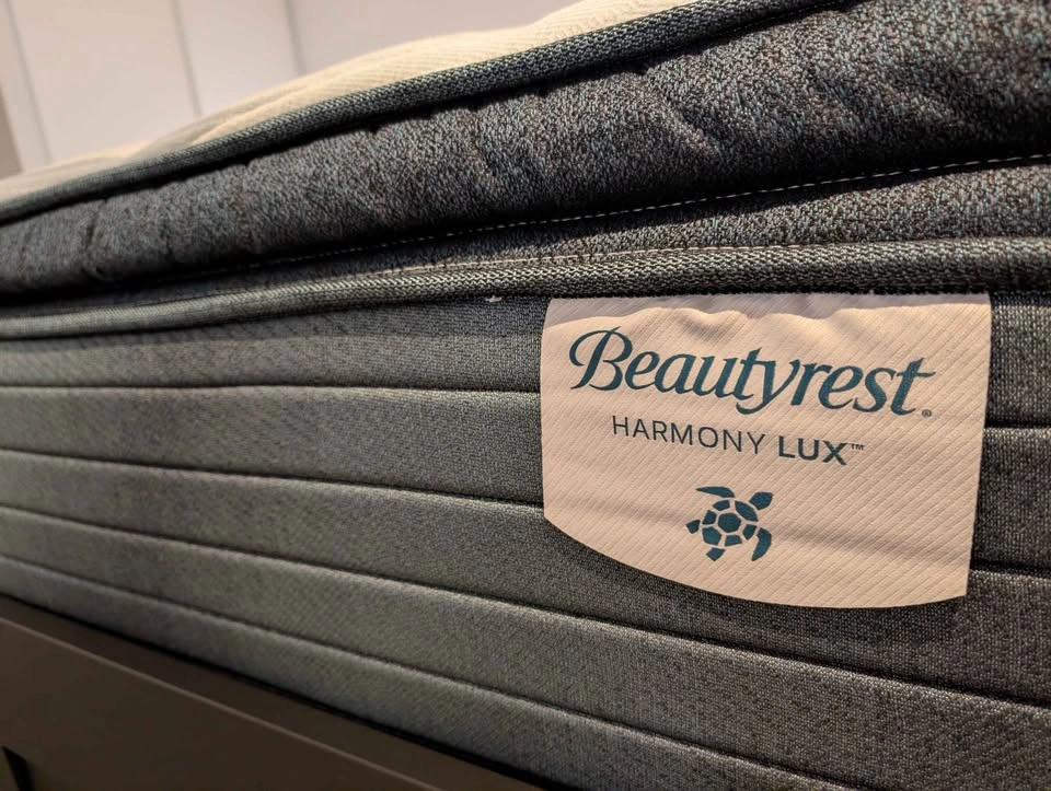 Beautyrest Harmony Lux Mattress - King (Mint Condition) - photo 2