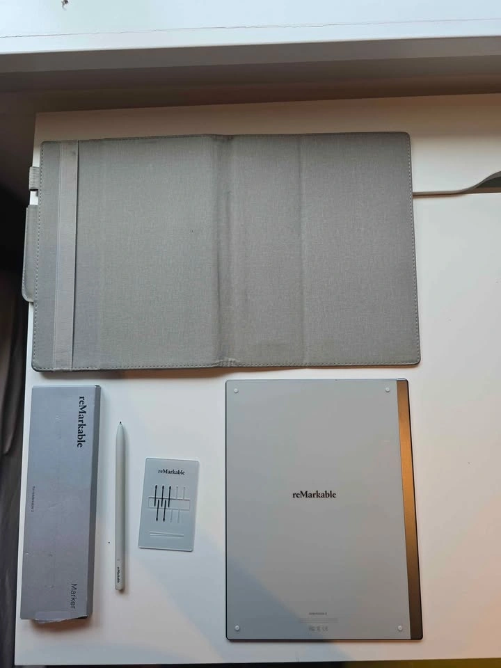 reMarkable 2 e-ink tablet - photo 2