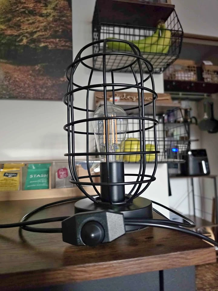 Dimmable table lamp