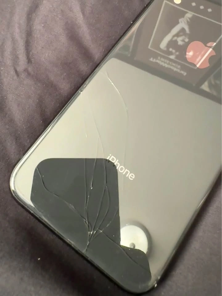 iPhone XR - 64GB - $90 - photo 2