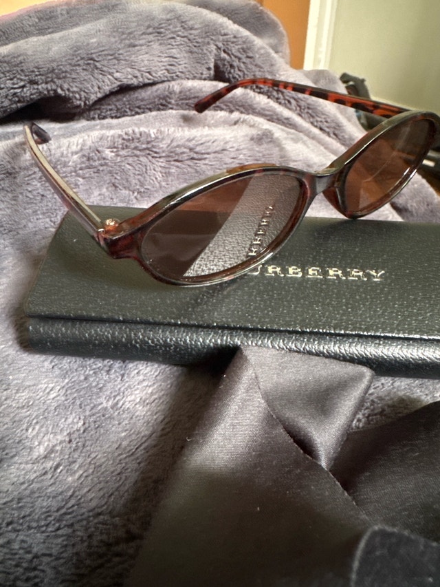 Burberry glasses for woman