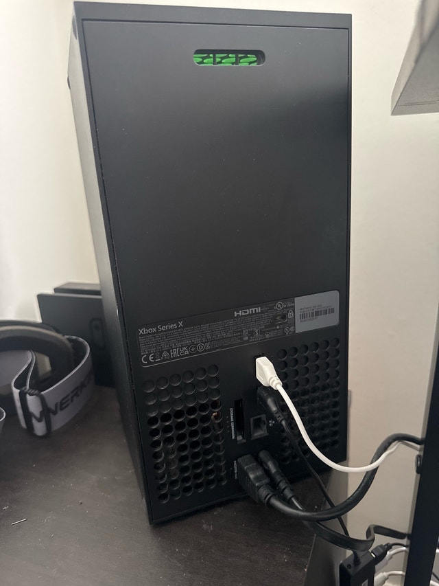 Xbox Series X with two controllers - photo 4