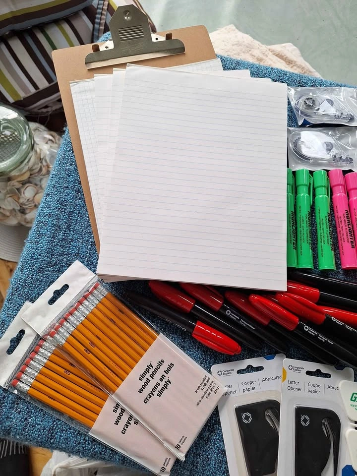 Assorted Office and School Supplies Bundle - photo 2