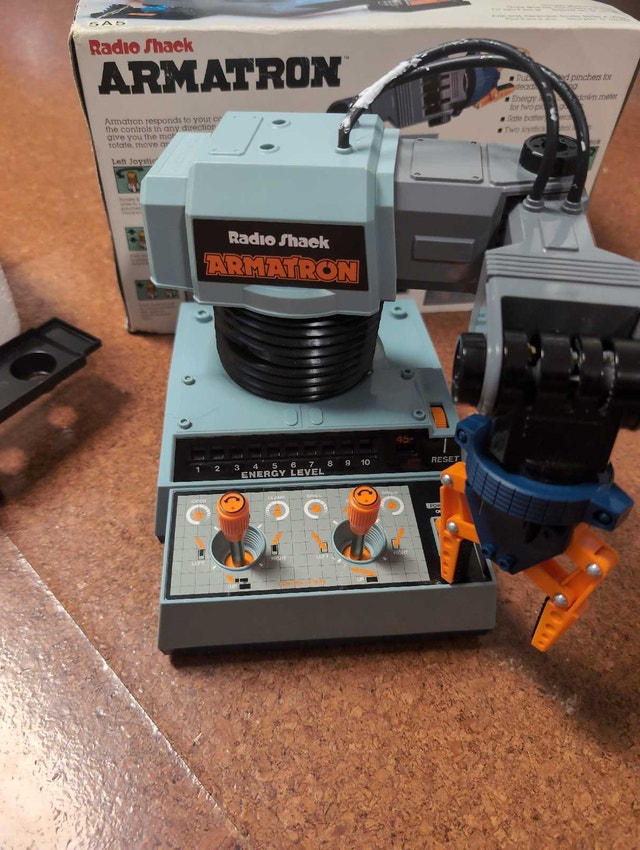 Radio Shack Armatron - photo 2