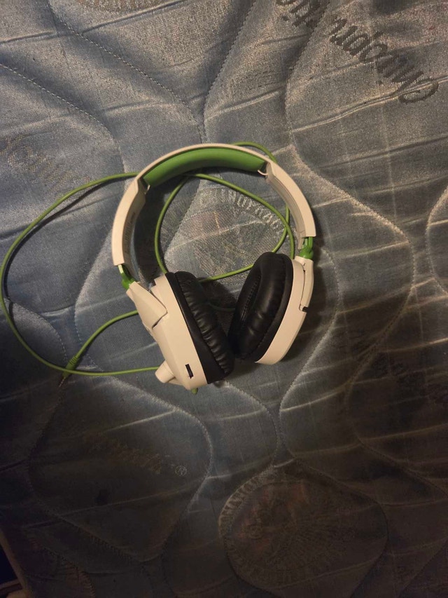 New Headphones with Mic - photo 2