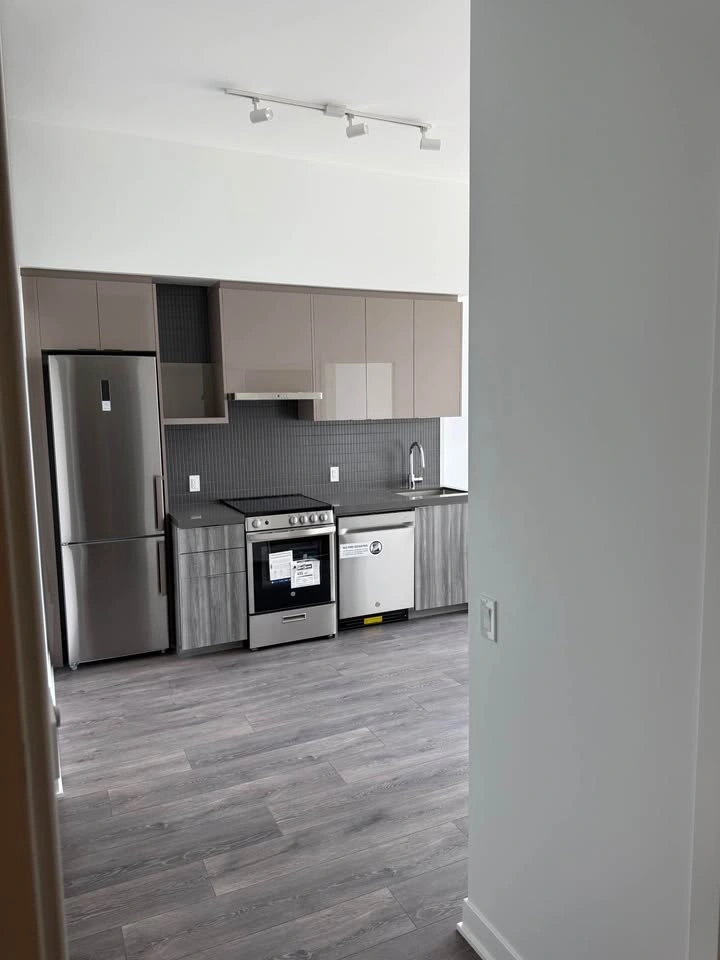 2 Beds 1 Bath - Apartment - photo 2