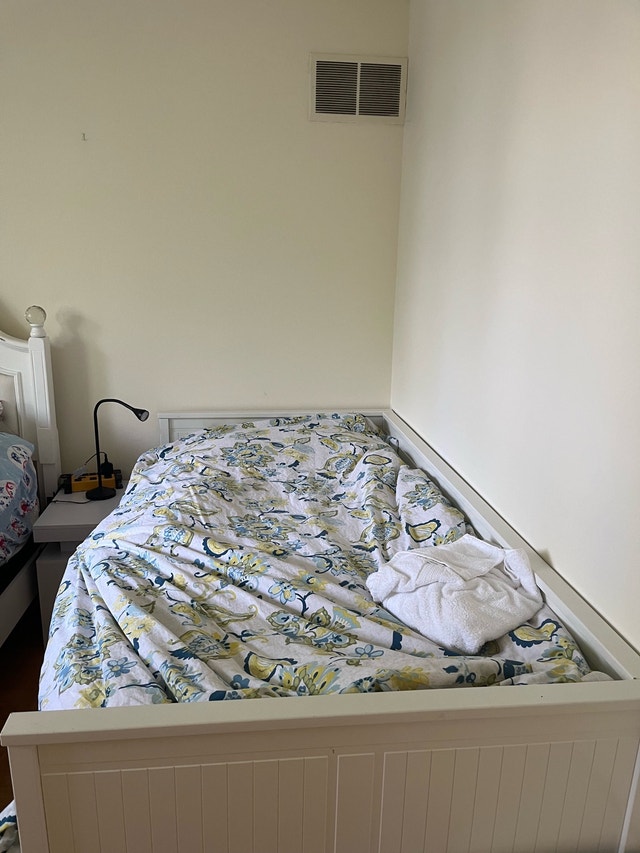 Single beds and mattresses