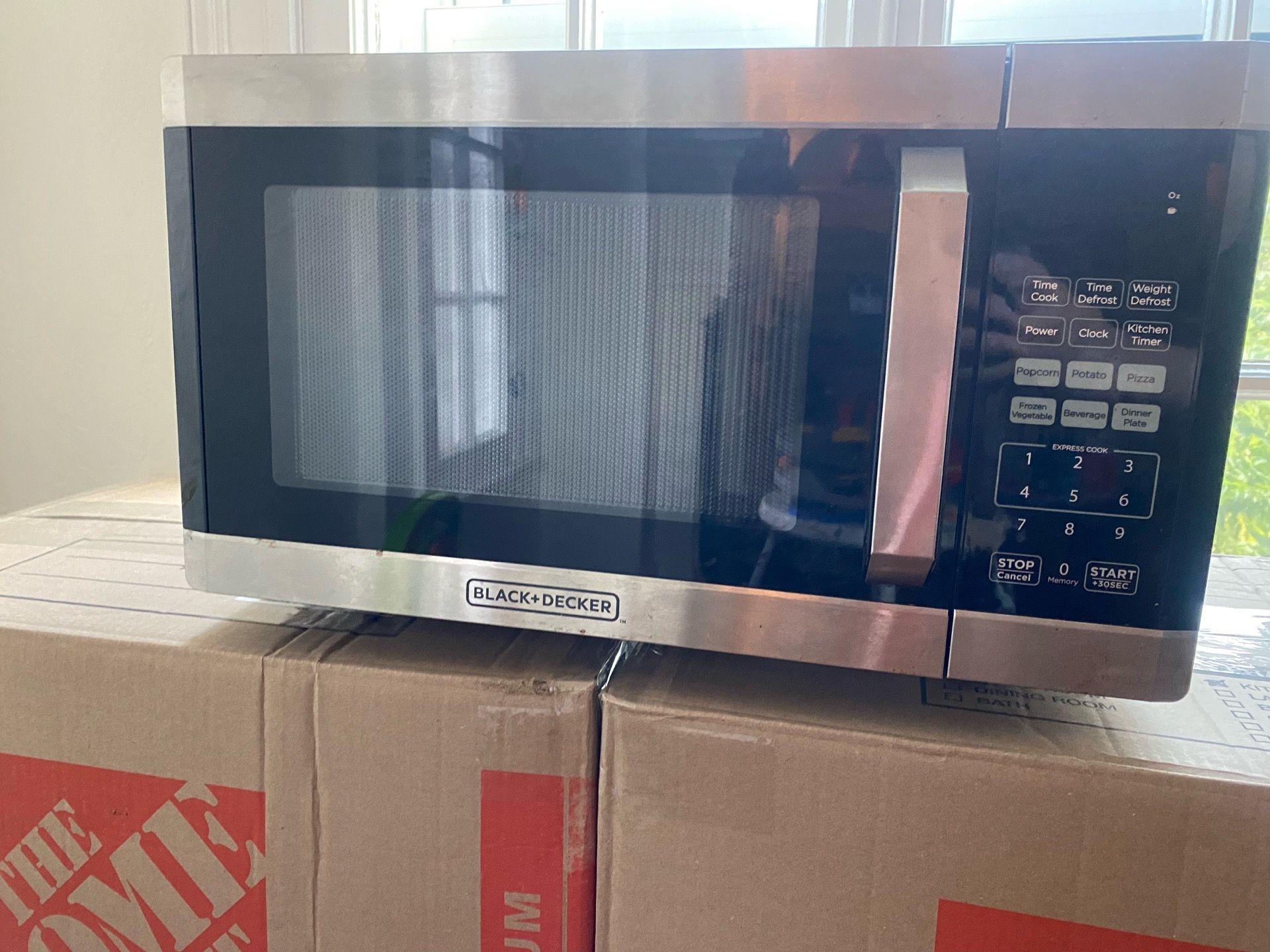 Black+Decker Microwave 900-watt (LikeNew!)