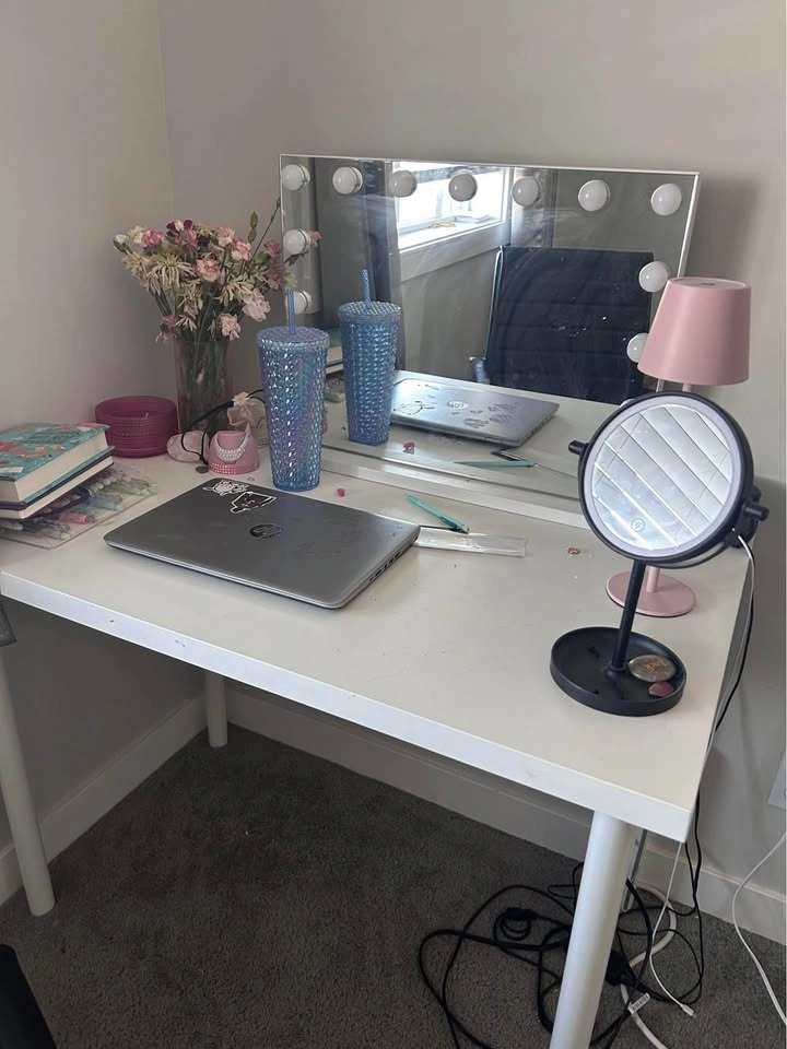 IKEA White Table / Desk – Sturdy & Modern – 39" x 24" - photo 3